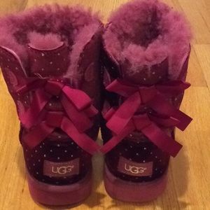 Girl’s Ugg Classic Short Boots sz 2